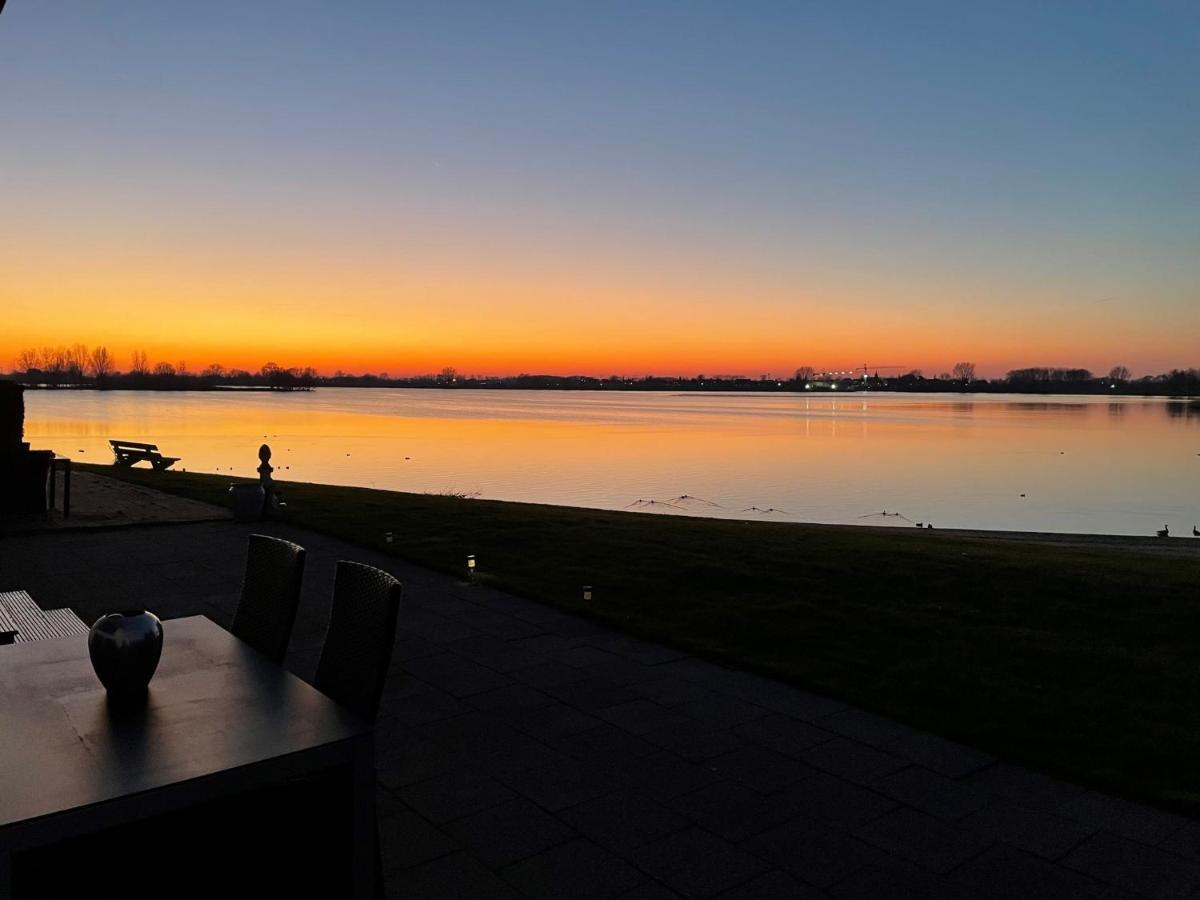 Luxe Chalet Direct Aan Het Water Met Strand Lith Exterior photo