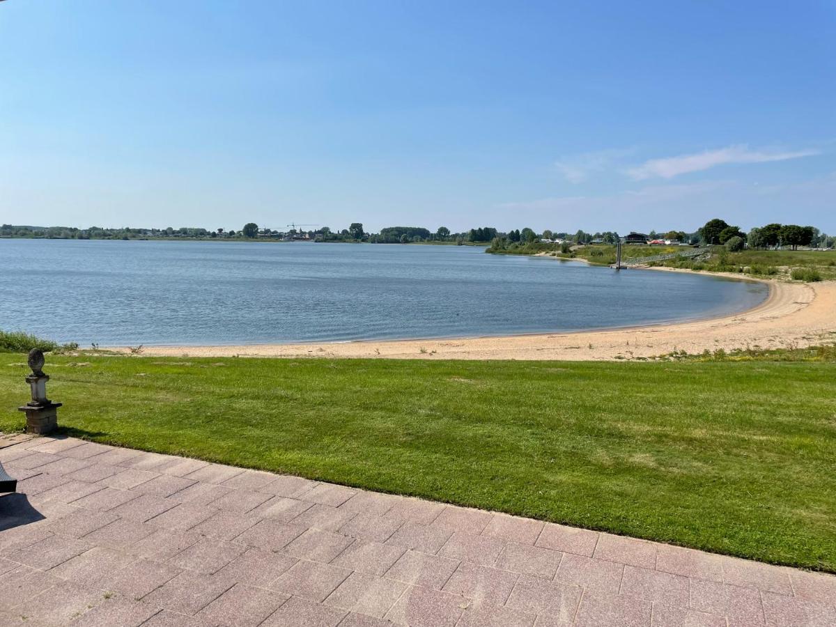 Luxe Chalet Direct Aan Het Water Met Strand Lith Exterior photo