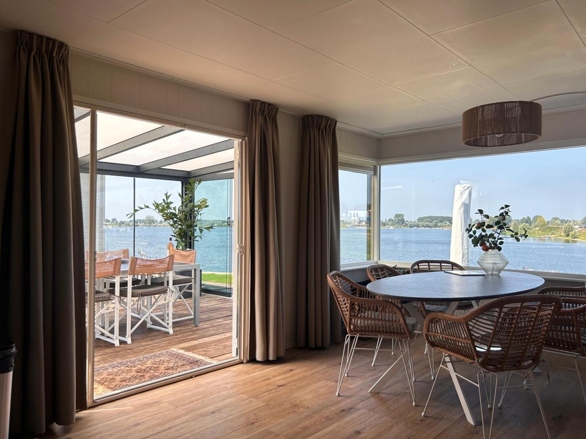 Luxe Chalet Direct Aan Het Water Met Strand Lith Exterior photo